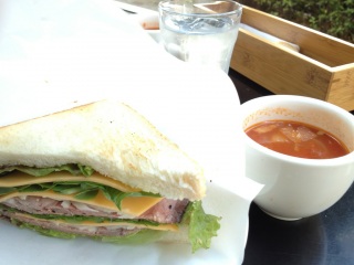 ���C�u�҂���