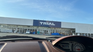 �g���C�A������