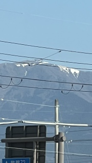 �R�̏�ɐ�H������