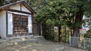 �_�Ђ̒[�����ɏo�ė���